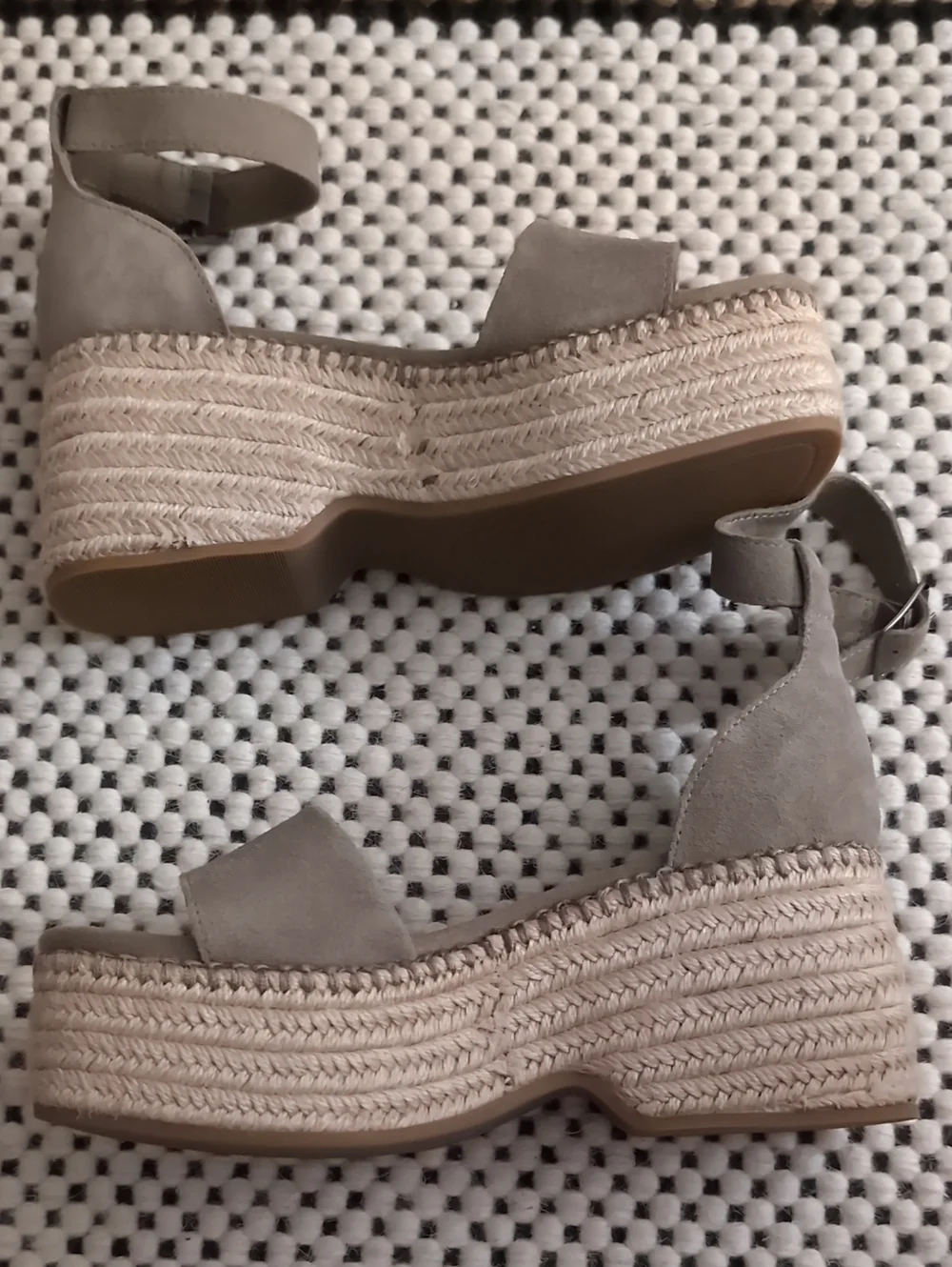 Toms Laila Wedge New Without Tags Size 7.5